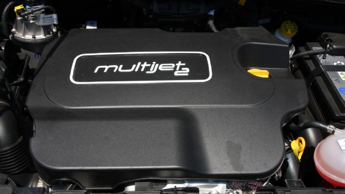 Σβέλτες επιδόσεις χαρίζει ο 2,0 Mjet των 140 ίππων στο Fiat 500X. Η μέση επίσημη κατανάλωση είναι 5,5 λτ./100 χλμ.